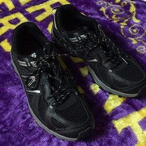 New Balance Women’s trail shoes 573 v2